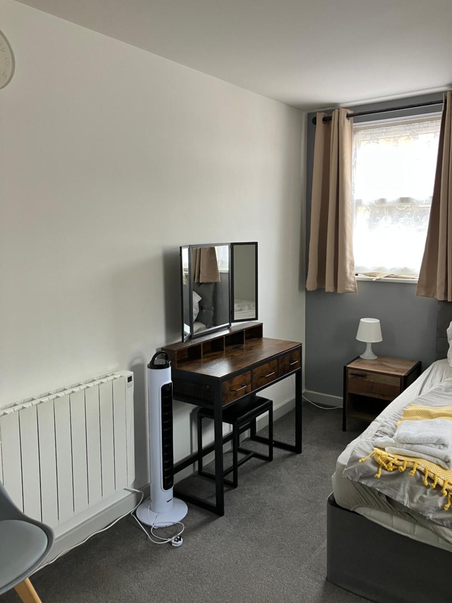Lancing Apartments - Spacious 2 Bed - Sleeps 6 - Burnham Village Σλόουθ Εξωτερικό φωτογραφία
